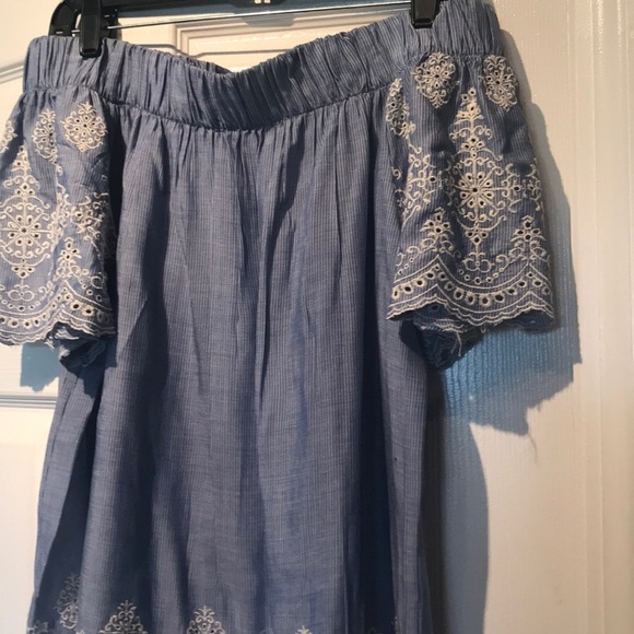 Off The Shoulder Blouse - Picture 4 of 11